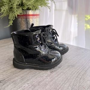 Gently used Toddler black boots size 4